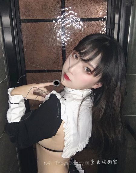 当着朋友面在厨房玩弄娇妻_字幕高清版在线播放